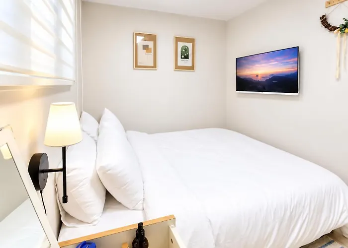 Holiday home Entire Cheongnyangni Stn & Airport Bus 3min