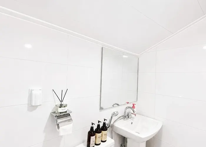 Holiday home Entire Cheongnyangni Stn & Airport Bus 3min